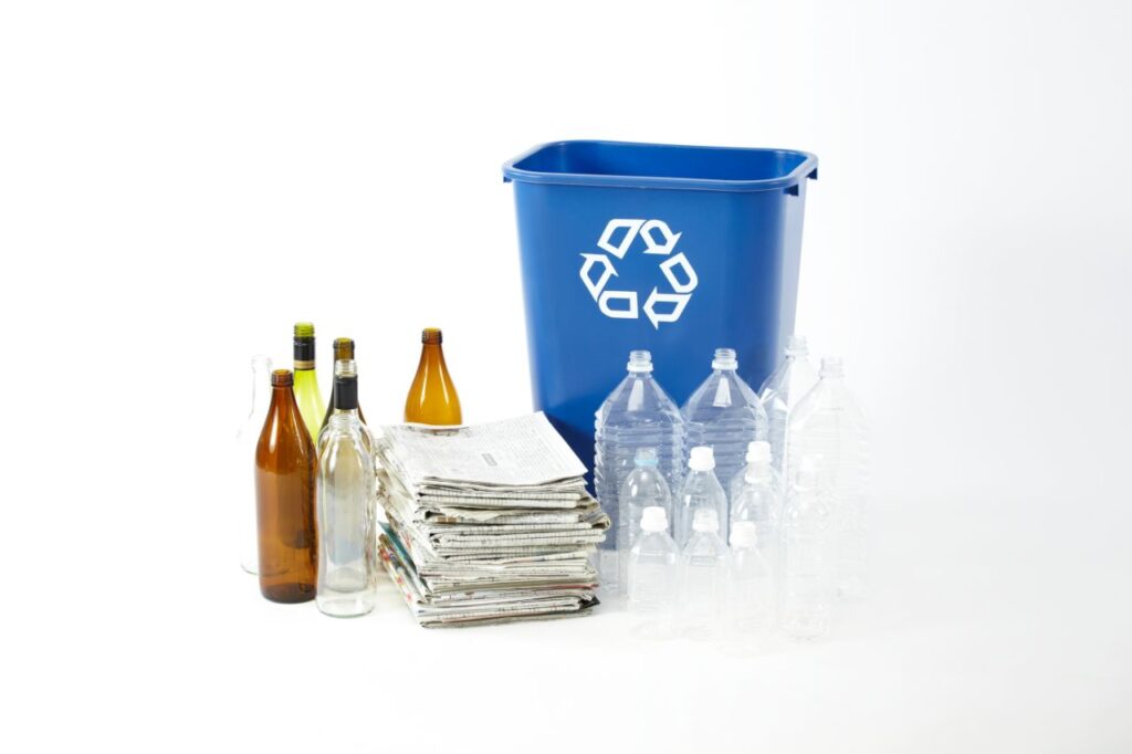É necessário lavar o resíduo reciclável antes de descartá-lo?