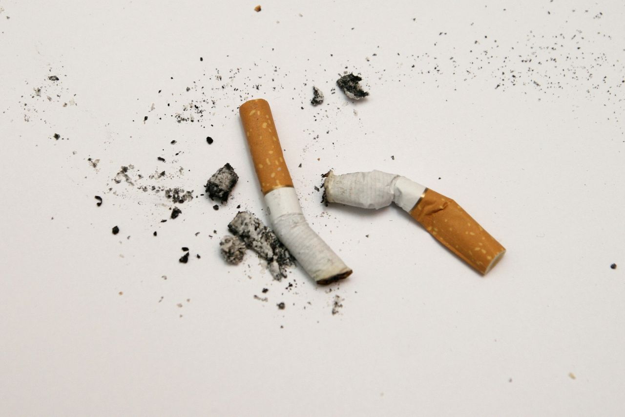 Bitucas de cigarro: o pequeno resíduo que causa grandes impactos